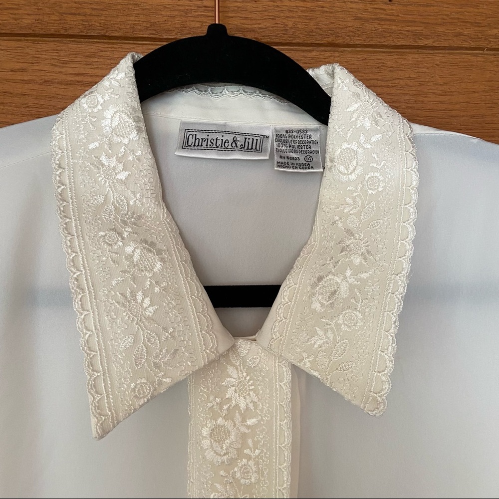 Vintage 80s lace collar cream button up grandmacore top - Picture 2 of 6